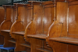 Choir Furniture Folding Seats en Oak wood, Dutch 19th century