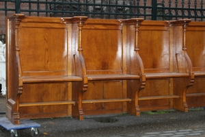 Choir Furniture Folding Seats en Oak wood, Dutch 19th century