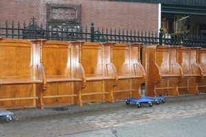 Choir Furniture Folding Seats en Oak wood, Dutch 19th century