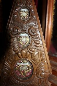 Matching Relic Shrines Containing Pair Of Hand - Carved Reliquaries ( Each 3 Relics ) And 58 Originally Sealed Relics  ( 20 Full Silver Theca S). style Gothic en fully - hand - carved, France 19th century