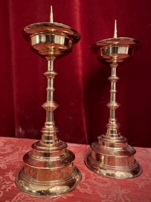 Candle Holders Measures Without Pin style Gothic - Style en Bronze, Belgium  19 th century ( Anno 1865 )