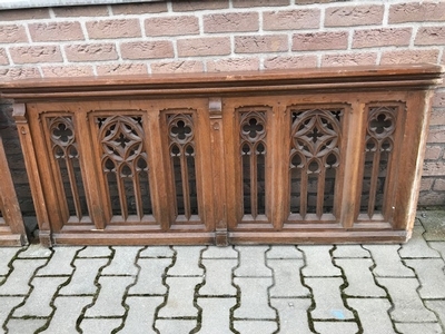 Communion Rails Total Lenght: 334 Cm. style Gothic - style en Oak wood, Belgium 19th century ( anno 1880 )