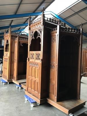 Confessionals style Gothic - style en Oak wood, Belgium 19th century