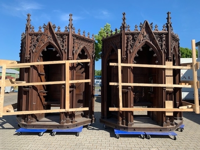 Confessionals style Gothic - style en Oak wood, Belgium 19th century