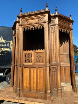 Confessionals  style Gothic - style en Oak wood, Belgium  19 th century ( Anno 1885 )