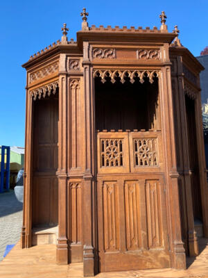 Confessionals  style Gothic - style en Oak wood, Belgium  19 th century ( Anno 1885 )