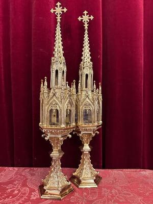 Exceptional Reliquaries style Gothic - Style en Bronze / Polished and Varnished / Glass, France 19 th century ( Anno 1865 )
