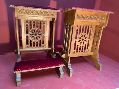 Kneelers style Gothic - style en Oak / Red Velvet, Belgium 19th century