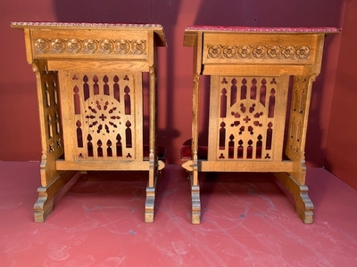 Kneelers style Gothic - style en Oak / Red Velvet, Belgium 19th century