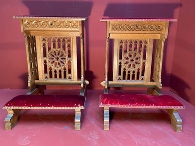 Kneelers style Gothic - style en Oak / Red Velvet, Belgium 19th century