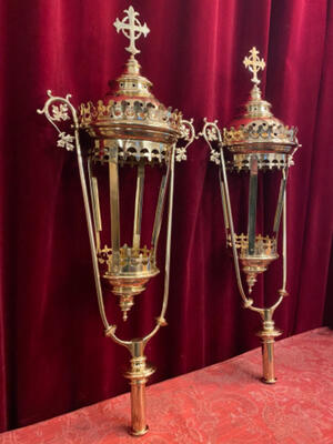 Large Matching Lanterns style Gothic - style en Brass / Bronze / Polished and Varnished, Belgium  19 th century ( Anno 1890 )