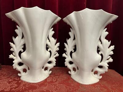 Marian - Altar -Vases style Gothic - Style en High - Quality Porcelain Hand - Gilt, Flemish   19 th century ( Anno 1865 )