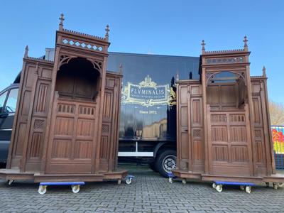 Matching Confessionals style Gothic - style en Oak wood, Belgium 19 th century ( Anno 1885 )