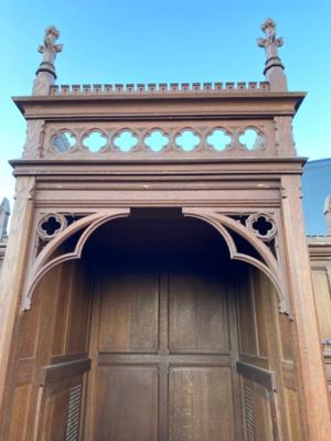 Matching Confessionals style Gothic - style en Oak wood, Belgium 19 th century ( Anno 1885 )