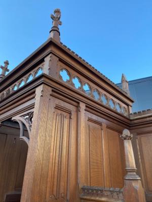 Matching Confessionals style Gothic - style en Oak wood, Belgium 19 th century ( Anno 1885 )