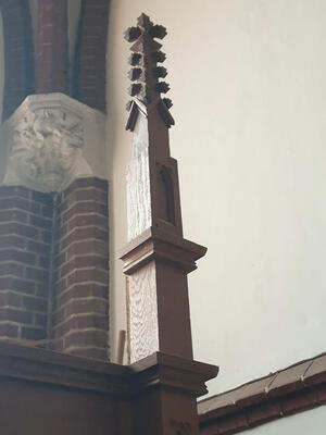 Matching Of Single Sided Solid Oak Confessionals  style Gothic - style en Oak wood, Netherlands  19 th century ( Anno 1910 )