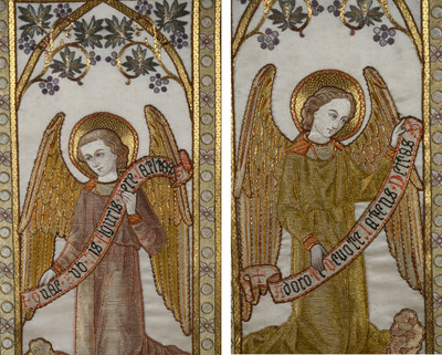 Matching Pair Of Fully Hand Embroidered Angels  style Gothic - style en Brocade / Fabrics, Belgium  19 th century