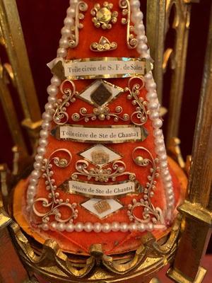 Pair Of Stunning Relic-Holders With Each  12 Relics Inside style Gothic - Style en Brass / Bronze / Gilt / Enamel / Glass , France 19th century ( anno 1875 )