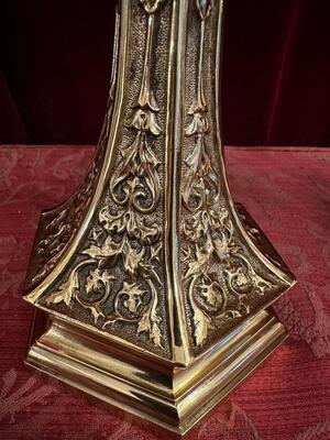 Reliquaries style Gothic - Style en Bronze / Polished and Varnished / Glass, France 19 th century ( Anno 1865 )