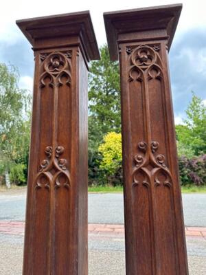 Statue Stands style Gothic - Style en Oak wood, Belgium  19 th century ( Anno 1885 )