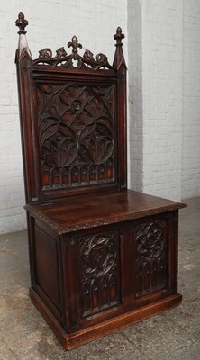 Throne Chairs  style Gothic - Style en Oak Wood, France 19 th century