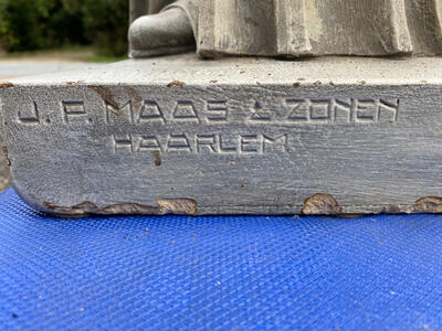 St. Mary & Joseph Statue Signed: J.P. Maas & Zn Haarlem style Jugendstil en Hand - Carved Sandstone , Haarlem Netherlands 20 th century ( Anno 1925 )