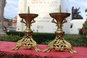 Candle Sticks Measures Without Pin style Romanesque en Bronze / Gilt, France 19th century