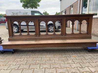 Communion Rails Total Lenght : 512 Cm. style Romanesque en Oak wood, Belgium 19th century