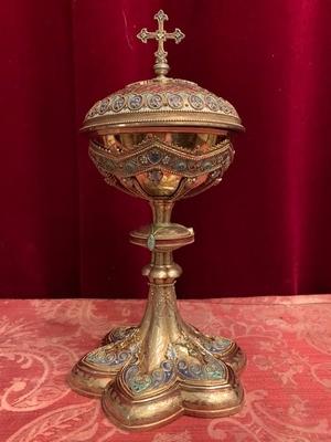 Romanesque-Style Full Silver/Gilt Chalice & Ciborium, Richly Enamelled, With Paten, In Very Good Condition style Romanesque en full silver / enamel medalions, France 19th century ( anno 1865 )