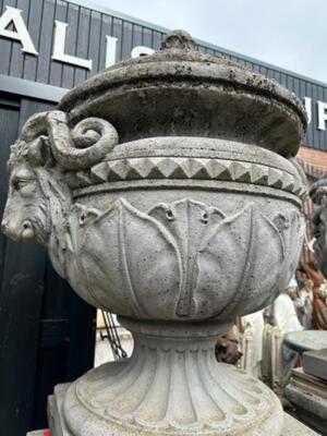 Vases With Stands For Sale Seperate en Concrete, Belgium  20 th century