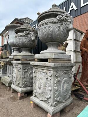 Vases With Stands For Sale Seperate en Concrete, Belgium  20 th century