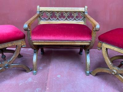 Gothic-Style Solid Oak Sediliae  en Oak Wood / Red Velvet, Belgium 19 th century